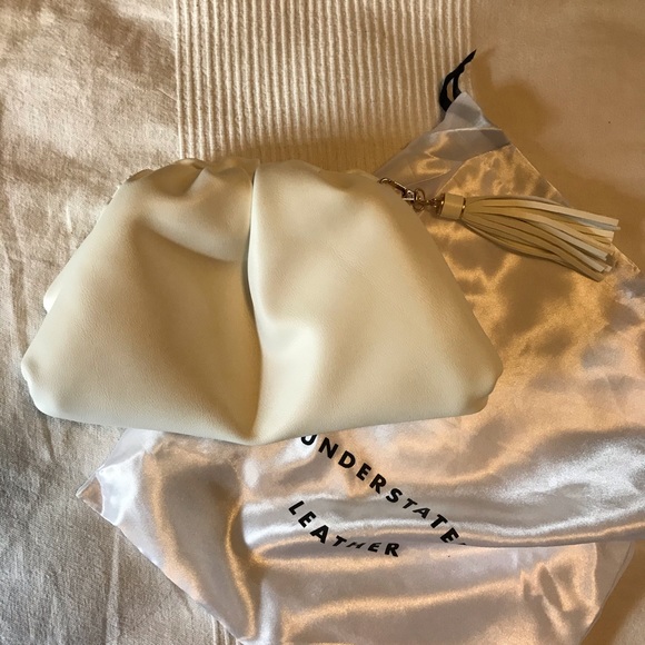 NEW Understated Vegan Leather Clasp Clutch - Picture 3 of 7